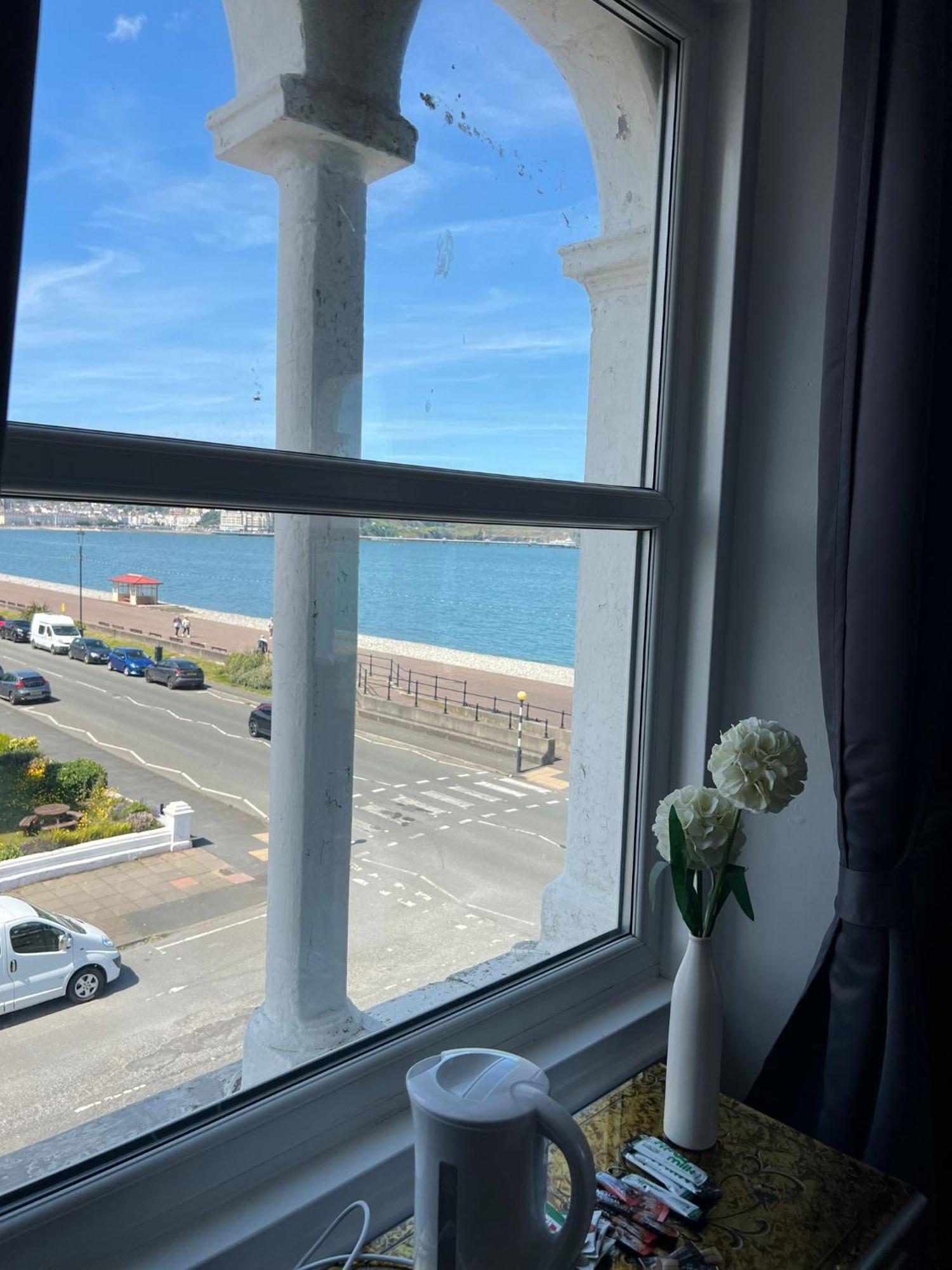 The Manor Hotel Llandudno Esterno foto