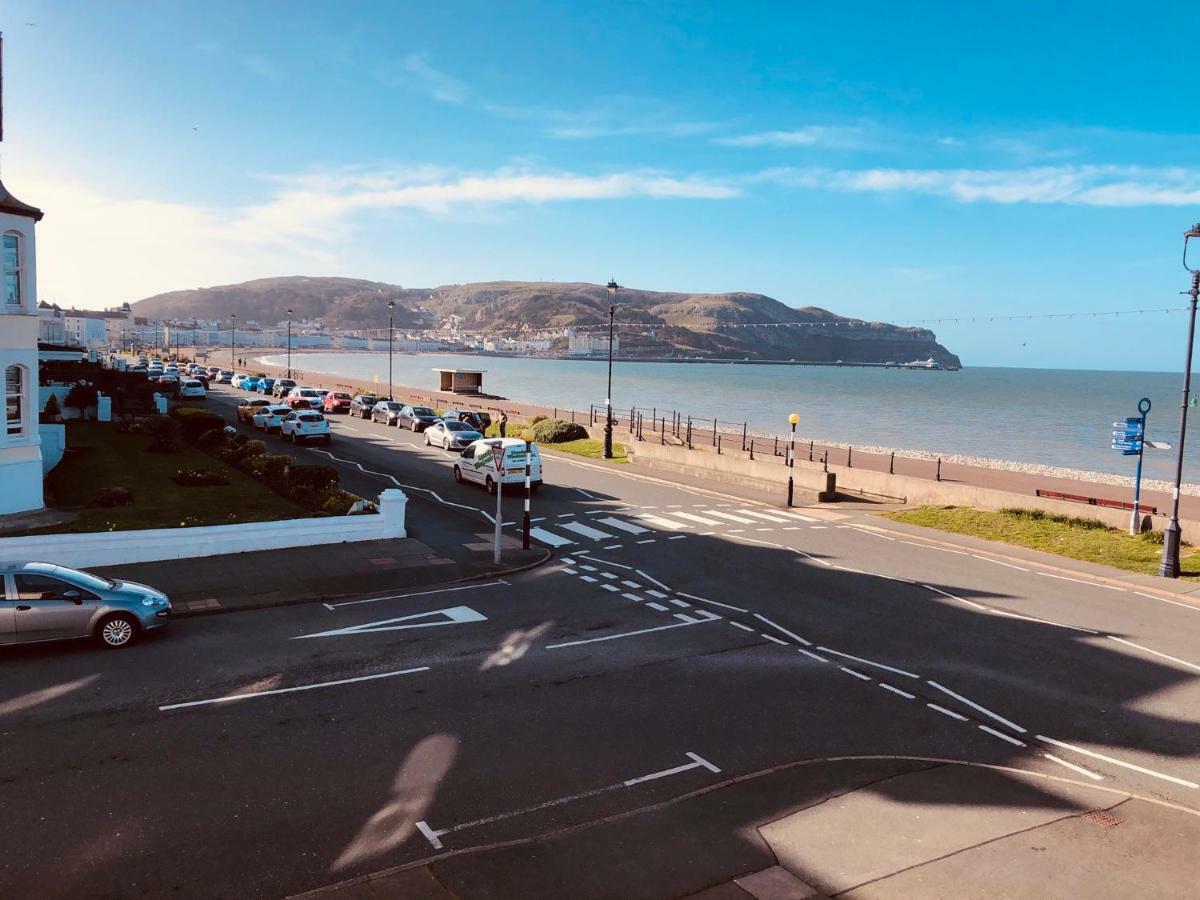 The Manor Hotel Llandudno Esterno foto