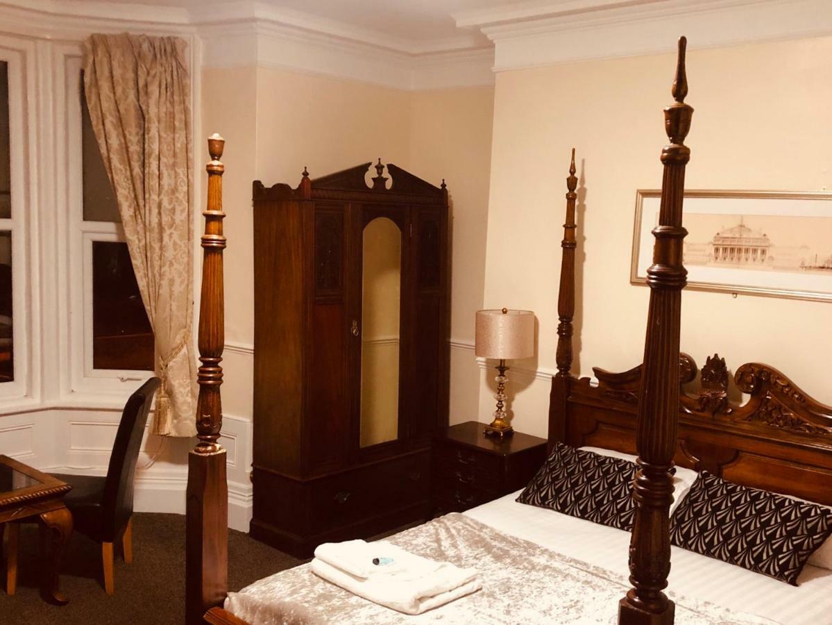 The Manor Hotel Llandudno Esterno foto