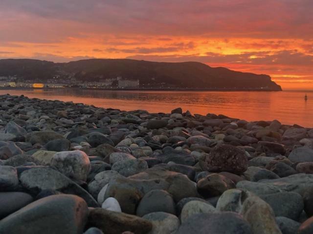 The Manor Hotel Llandudno Esterno foto